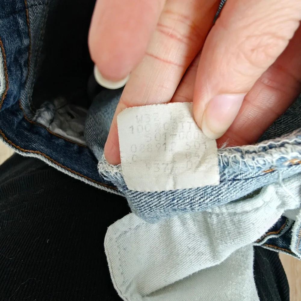 Vintage Levis 501xx Jeans 32x32 Blue Straight Leg Made in USA Grunge Americana